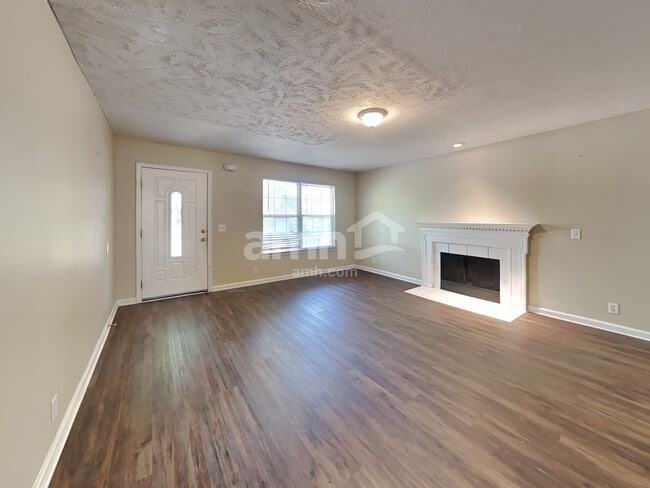 Photo - 913 Tom Hailey Blvd