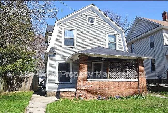 Photo - 247 Sweet St NE