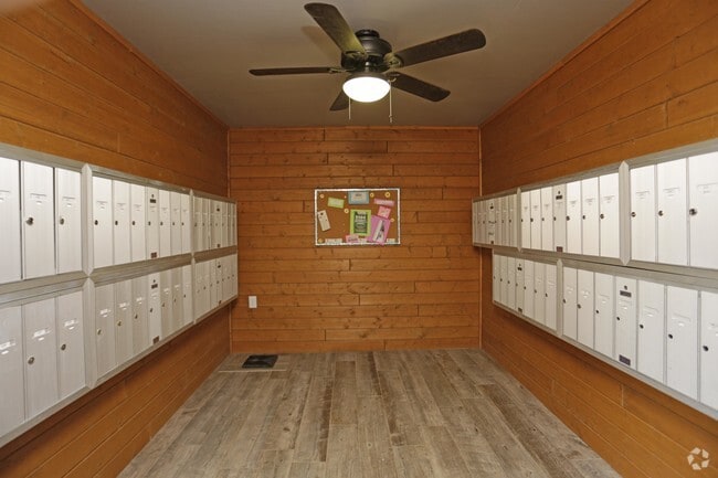 MAIL CENTER