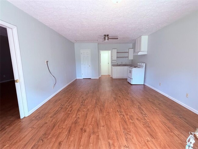 Photo - 8061 Central Plank Rd
