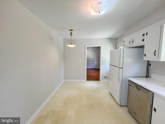 Photo - 10001 Woodhill Rd