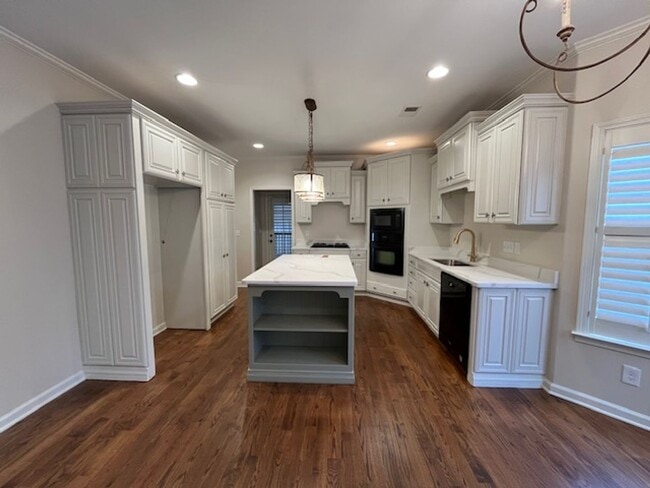 Photo - Renovated 4 Bedroom 2.5 Bath Home for Rent!