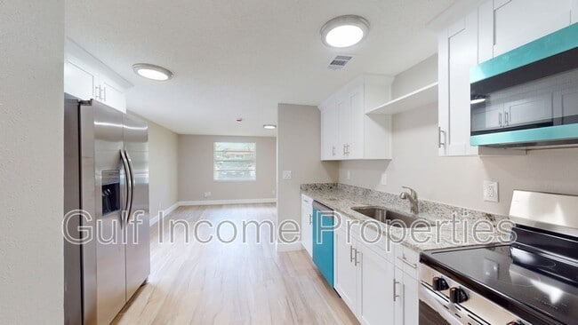 Photo - 2515 30th Ave Dr E