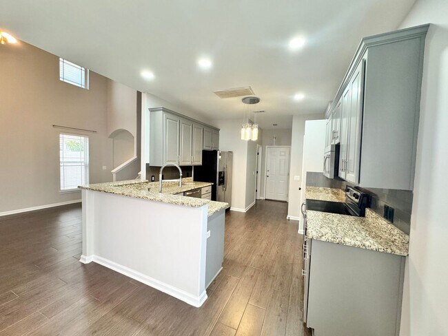 Photo - Located in the heart of Richmond Hill this...