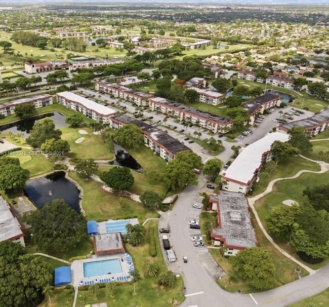 Photo - 300 S Hollybrook Dr Unit 203