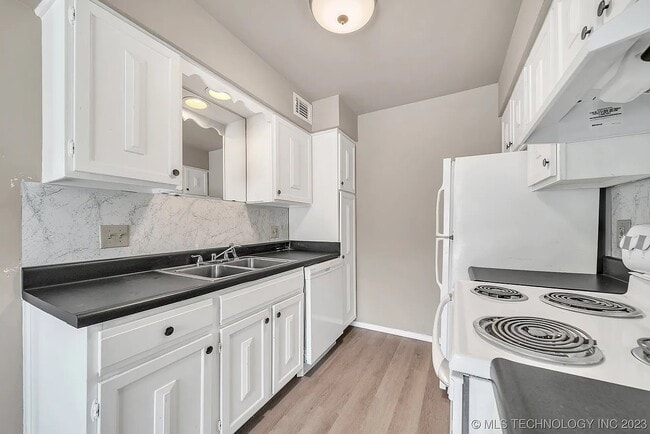 Photo - 6806 S Toledo Ave Unit 405