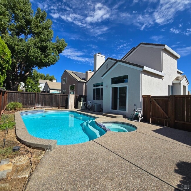 Photo - 773 Tuliamore Ct