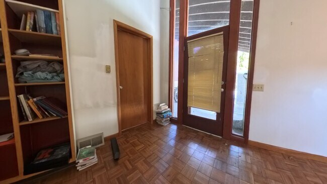 Photo - 3006 Waunona Way