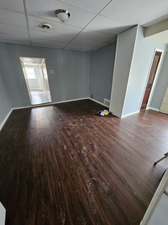 Photo - Upper 1 bedroom unit