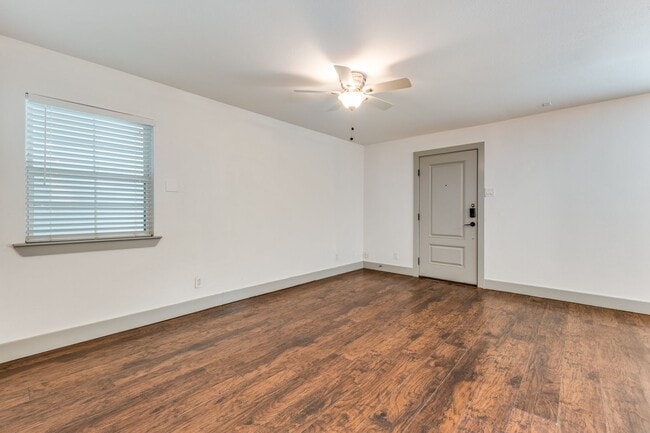 Photo - 4633 Fairmount St