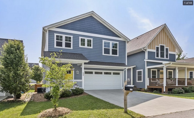 Building Photo - Gorgeous 3bd 3ba newer home in quiet neigh...