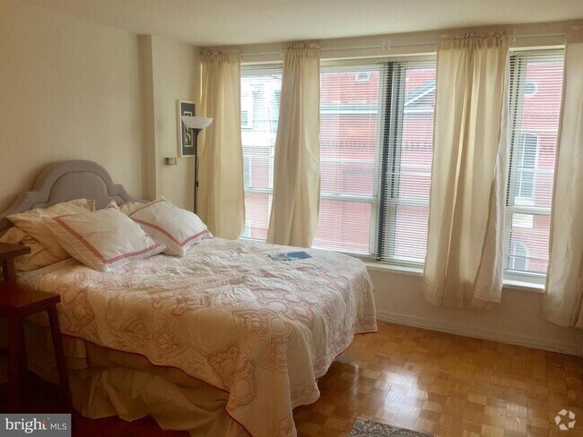 Building Photo - 224-30 W Rittenhouse Square Unit 415B