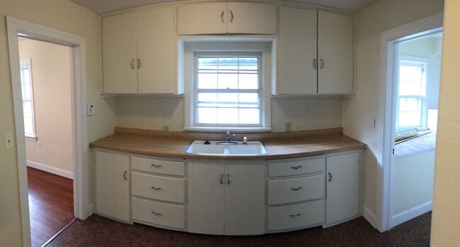 Photo - Very nice and LARGE 1 bed House for rent CLOSE TO MSU!