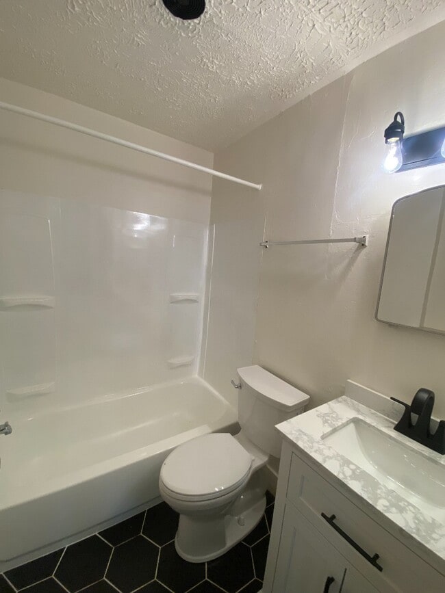 Photo - 120D Bellerive Blvd Unit D
