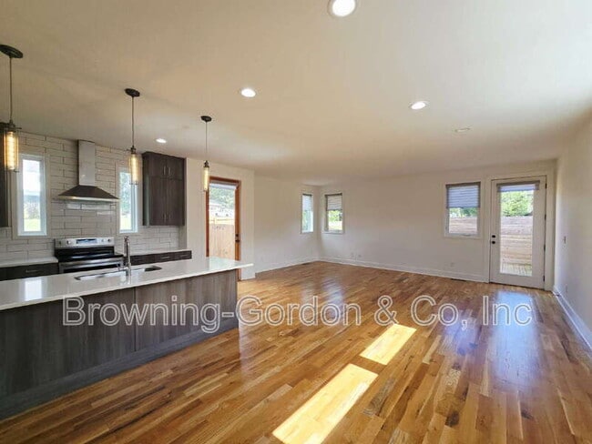 Photo - 313 Pioneer Ln