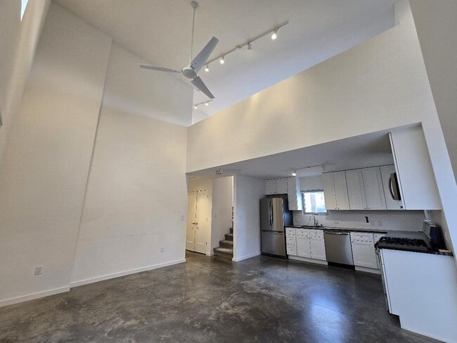 Photo - 2180 W Alameda St