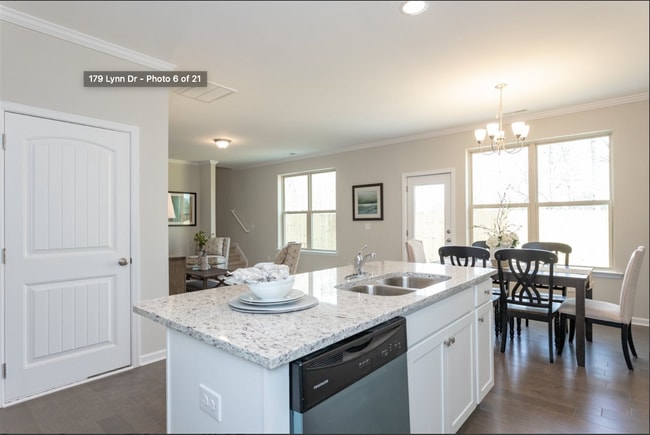 Photo - 179 Lynn Dr