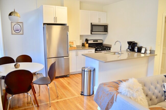Building Photo - 30 E Springfield St Unit 3