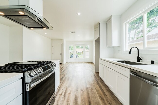 Building Photo - 7020 Schroll St Unit 7020