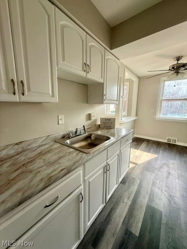 Photo - 2027 Warrensville Center Rd Unidad 3