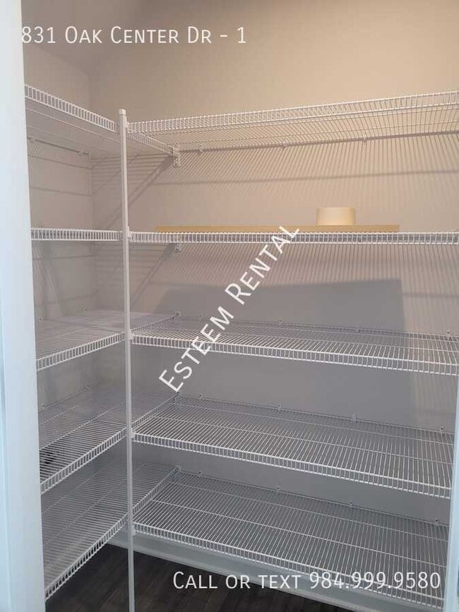 Photo - 831 Oak Center Dr