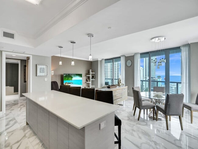 Photo - 2602 E Hallandale Beach Blvd Unidad FL18-ID1379444P