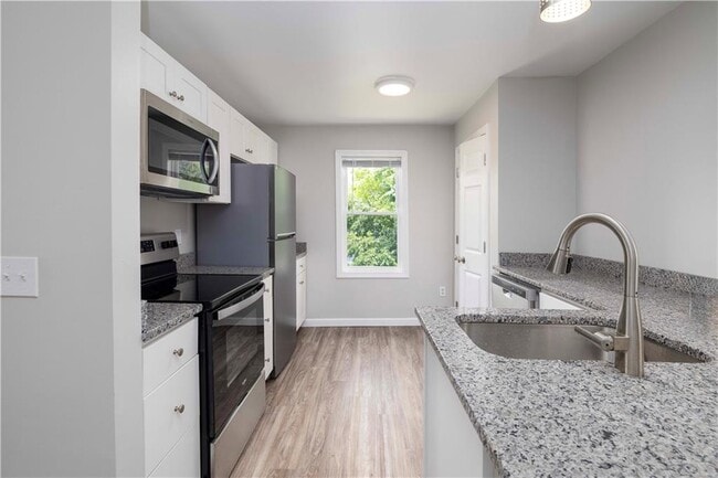 Building Photo - 121 Tell St Unit 3F