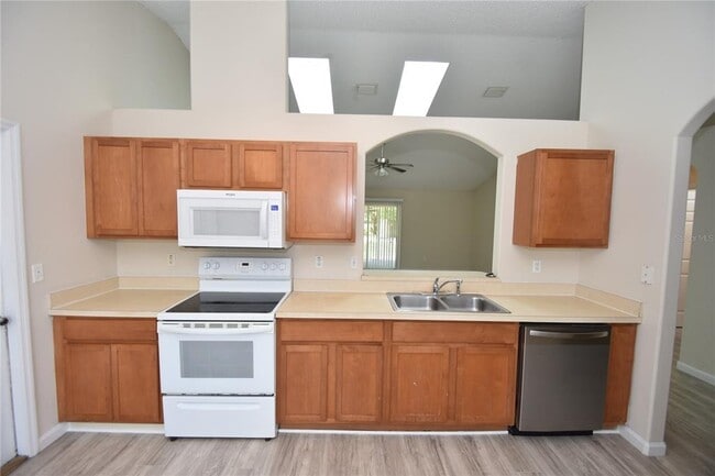 Photo - 15 White Deer Ln