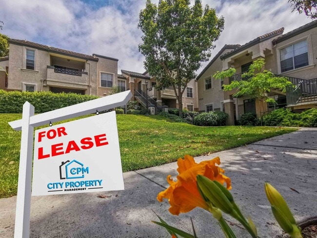 Building Photo - Open and bright 2 bedroom, 2 bath condo in Carmel Valley
