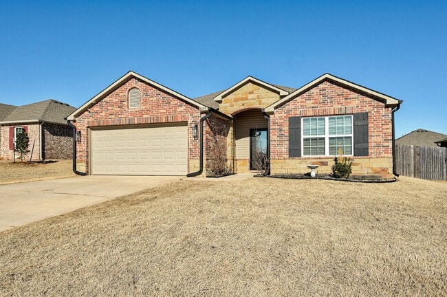 Photo - Gorgeous 4 Bed 2 Bath Home in Heart Of Mustang!!