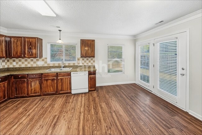 Photo - 417 Magna Dr