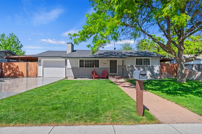 Photo - 1107 Beechwood Dr House