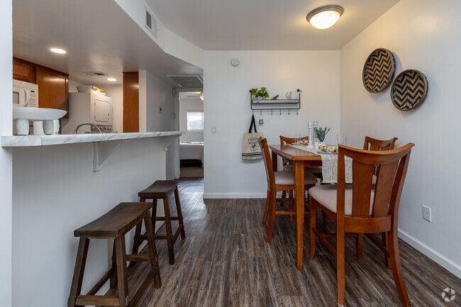 1BR, 1BA - 619SF - Kitchen