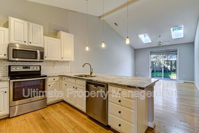 Photo - 5006 Carleton Dr Unidad #104