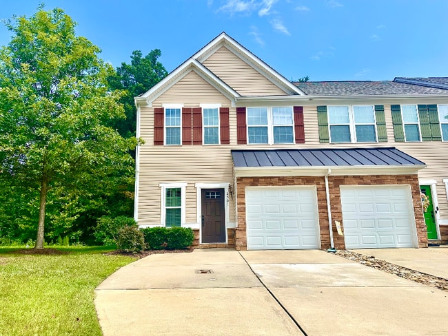 Building Photo - 2501 Silverthorn Dr Rental