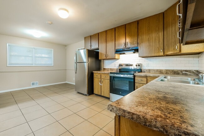 Photo - 6237 Continental Cir