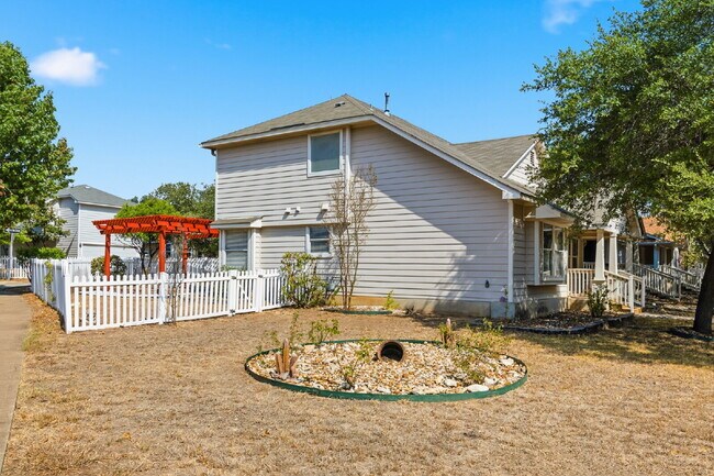Photo - Beautiful Corner Lot, 4 Bedroom Home in Pl...