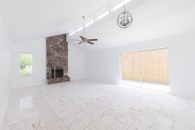 13911 Locke Ln