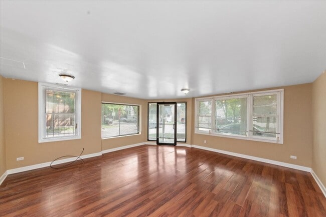 Building Photo - 3000 S Kedvale Ave Unit 1F Rental