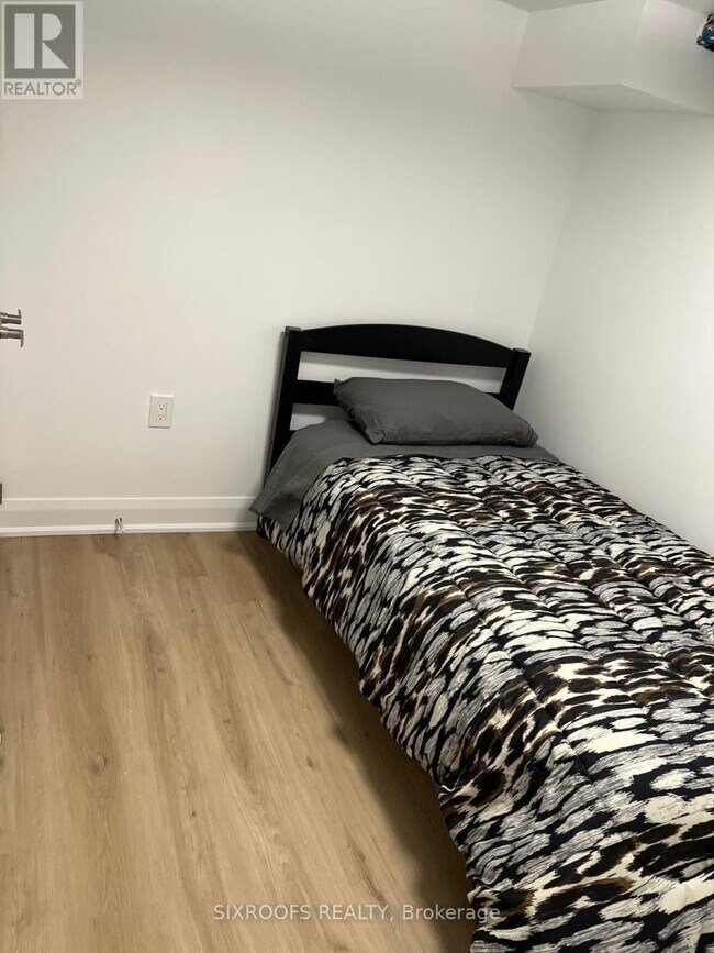 Photo - 390 Lake Promenade