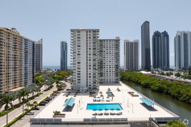 Photo - Winston Towers 300