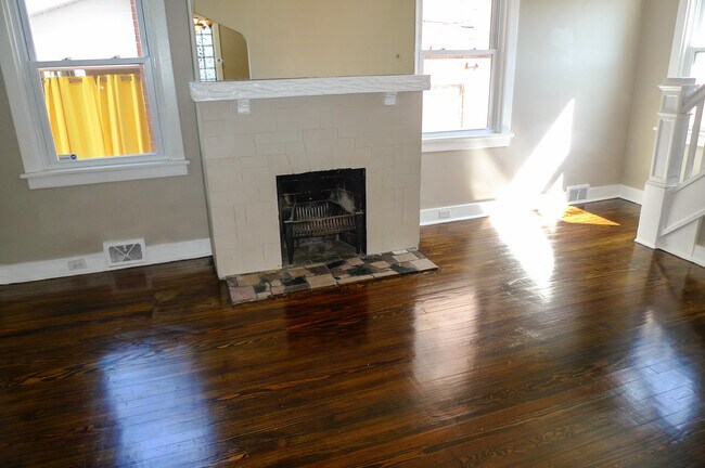 Photo - 2833 Midland Street