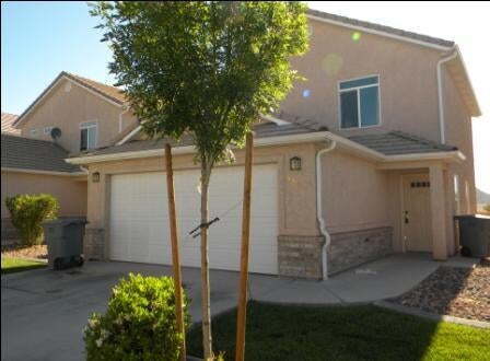 Building Photo - Spacious 3-Bedroom Townhouse in Saint George with Modern Comforts Unit F30