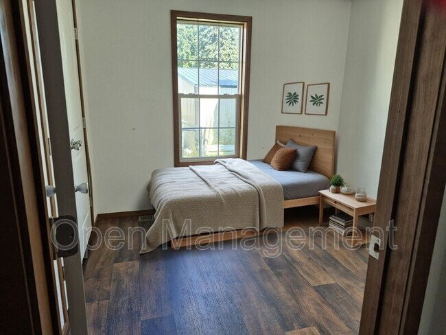 Photo - 755 N Tratt St