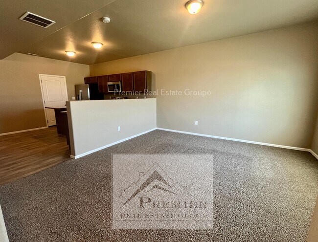 7614 Spruce Pne Grv