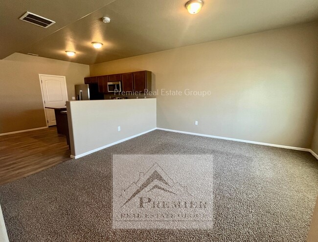 Photo - 7614 Spruce Pne Grv