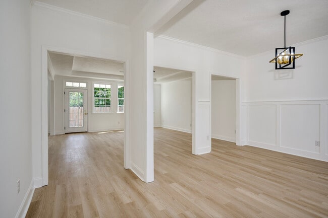 Photo - 412 Riley Ln