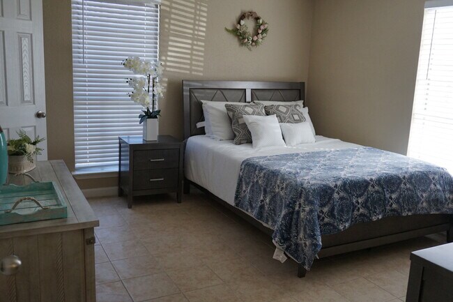 1 bed 1 bath bedroom - Falls of Chelsea Lane