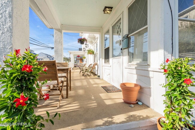 Building Photo - 710 Beach Ave Unit 3