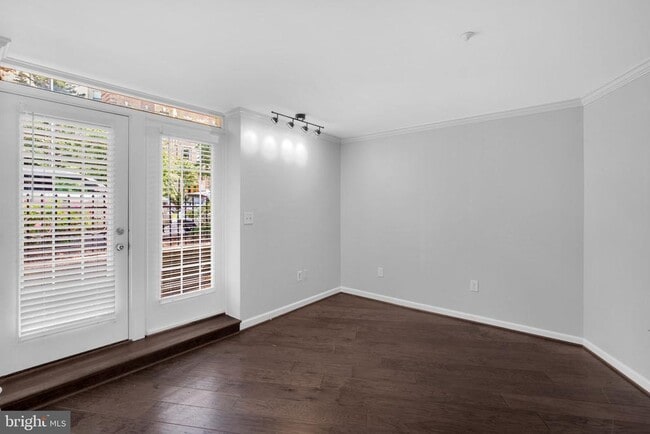 Building Photo - 1801 Calvert St NW Unit G9